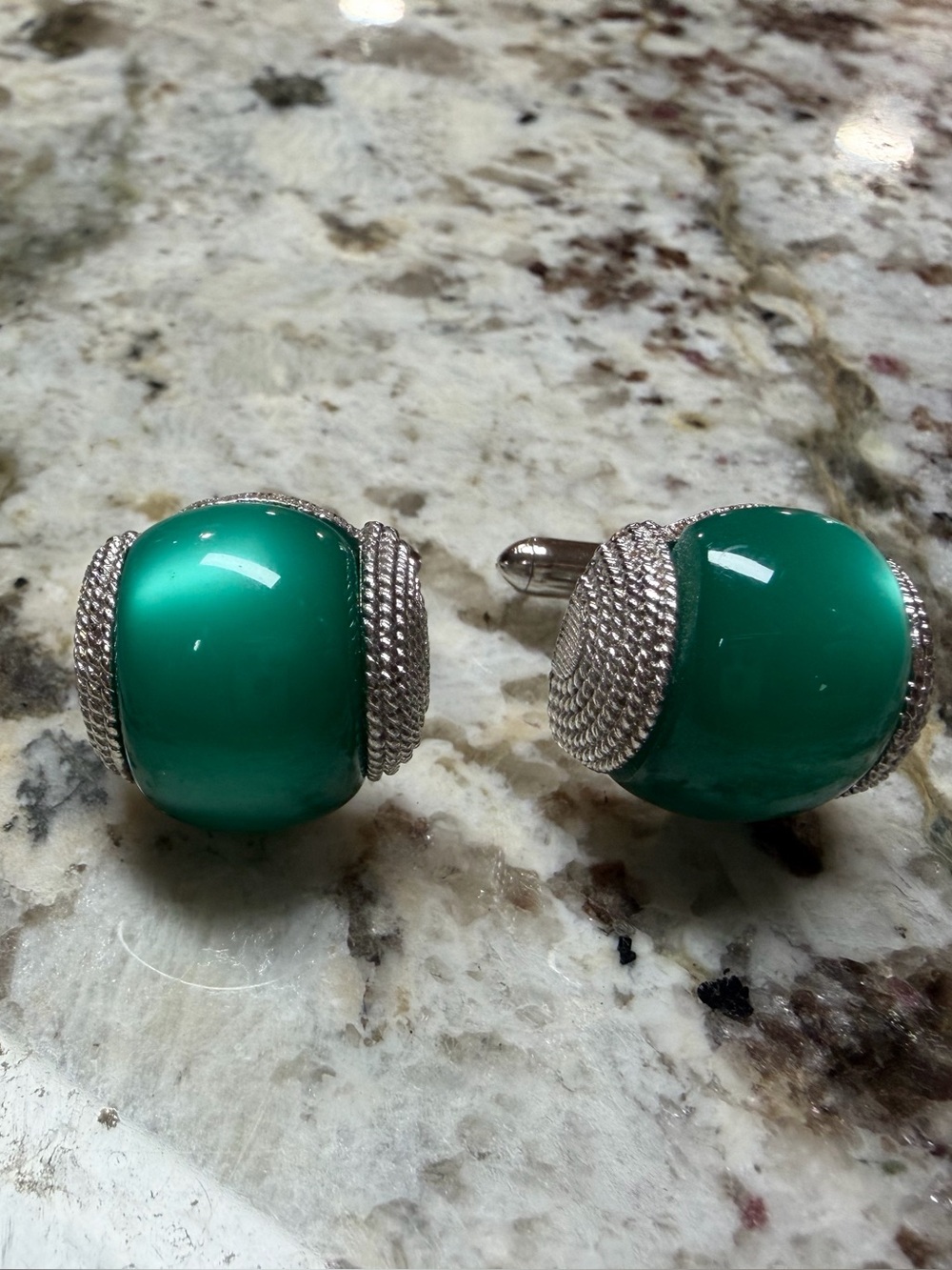 Vintage Swank Green Moonglow Cat Eye Lucite Dome Silver Mesh Wrap Cufflinks